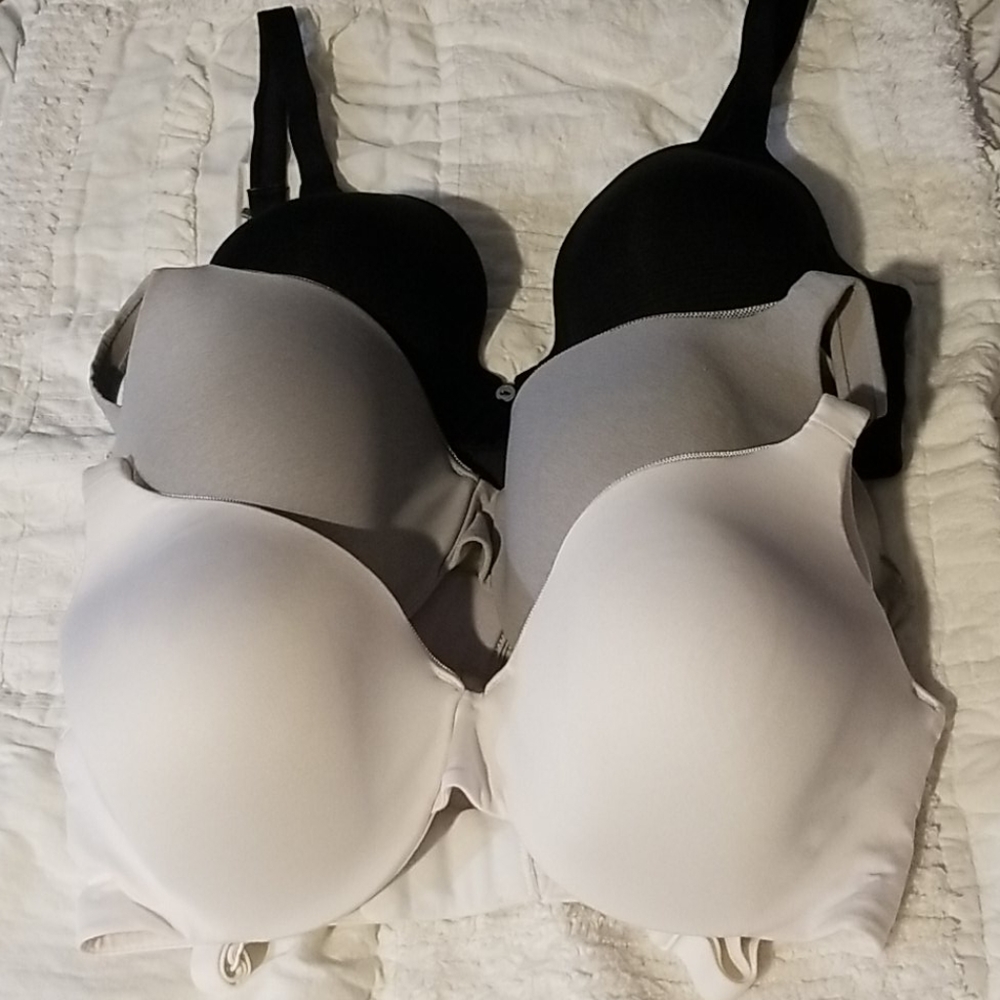 Bundle of 3 Beautiful Hanes Bras!